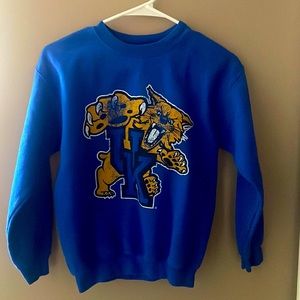 Girls Kentucky youth medium sweatshirt. Worn only a few times.
